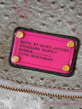 Marc Jacobs Classic Q Jellybird Natasha crossbody bag in a grey ostrich-embossed